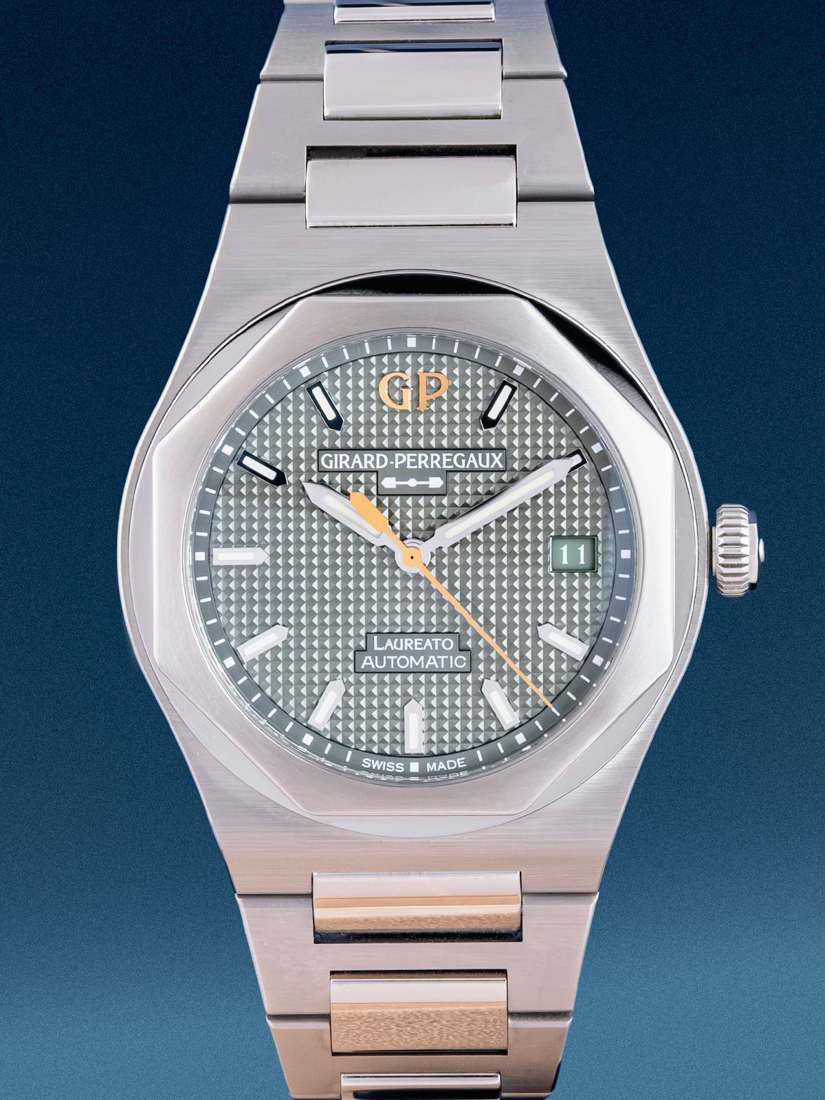 Girard - Perregaux Laureato, Sage Green, 38mm ref. 81005-11-3407-1CM Full Set de 2026