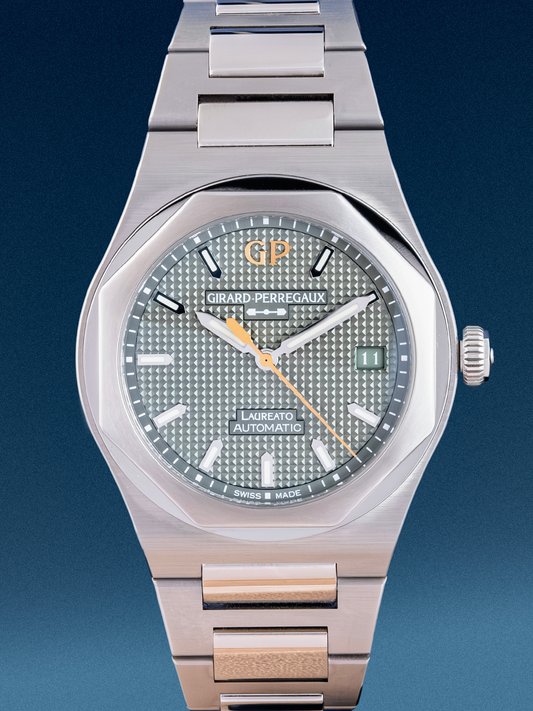 Girard - Perregaux Laureato, Sage Green, 38mm ref. 81005-11-3407-1CM Full Set de 2026