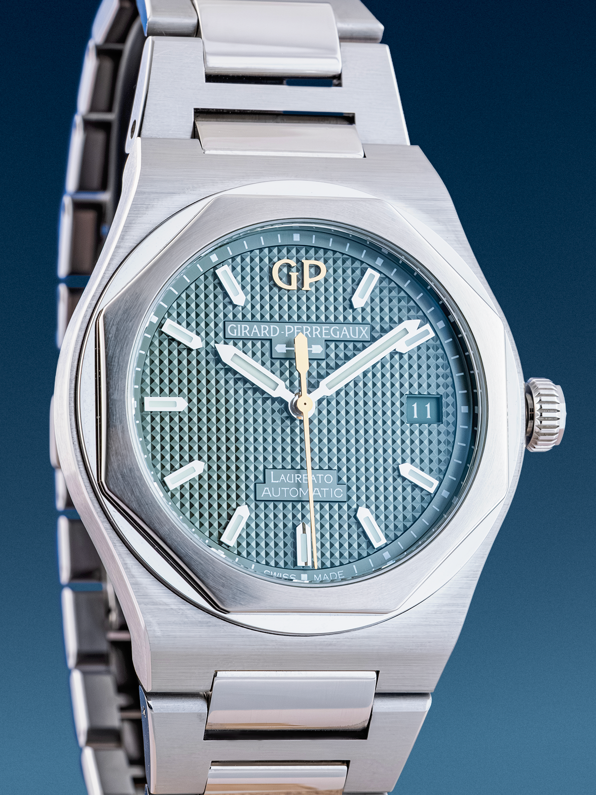Girard - Perregaux Laureato, Sage Green, 38mm ref. 81005-11-3407-1CM Full Set de 2026