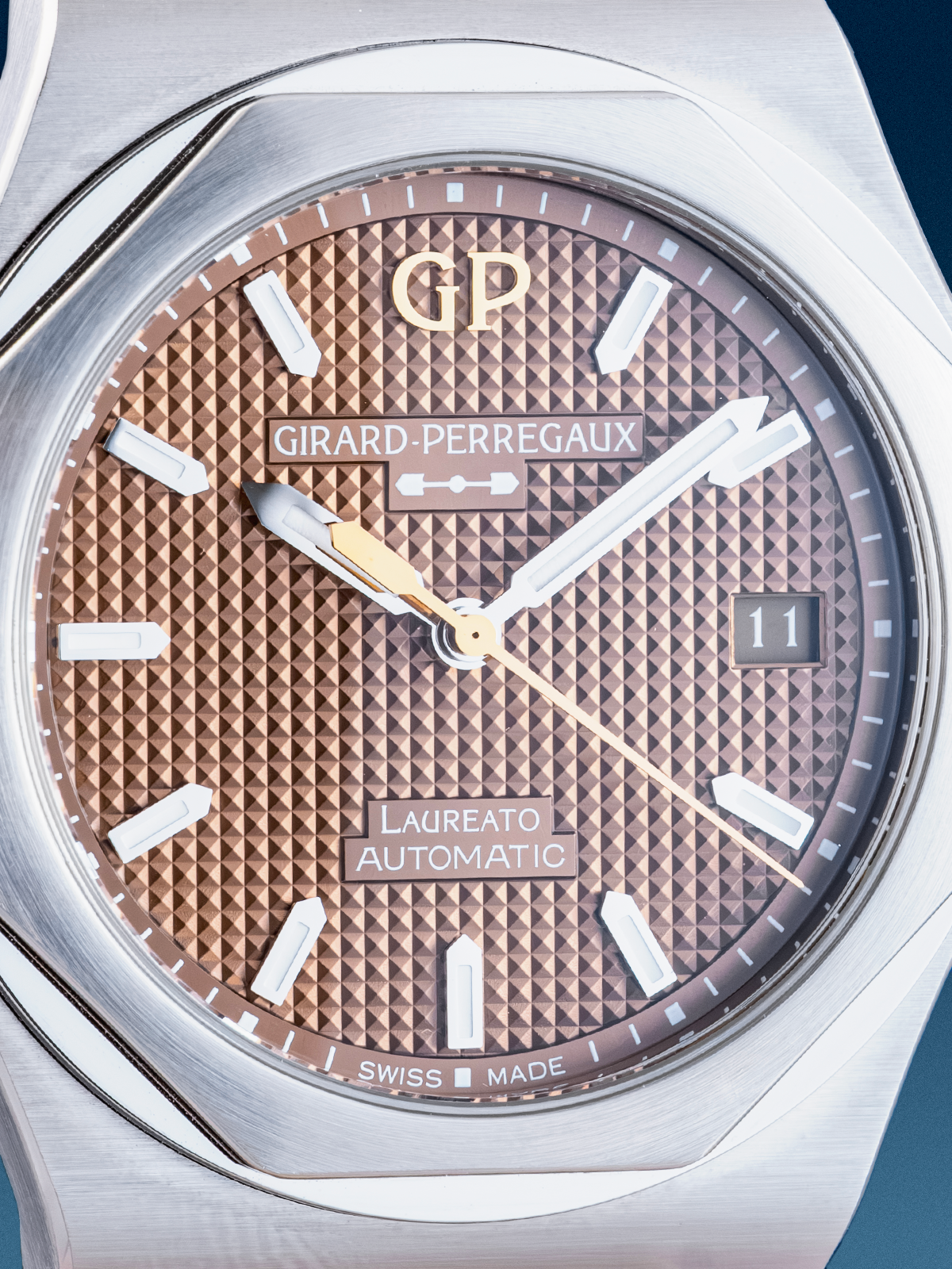 Girard-Perregaux Laureato, Copper, 38mm ref. 81005-11-3154-1CM Full Set de 2026
