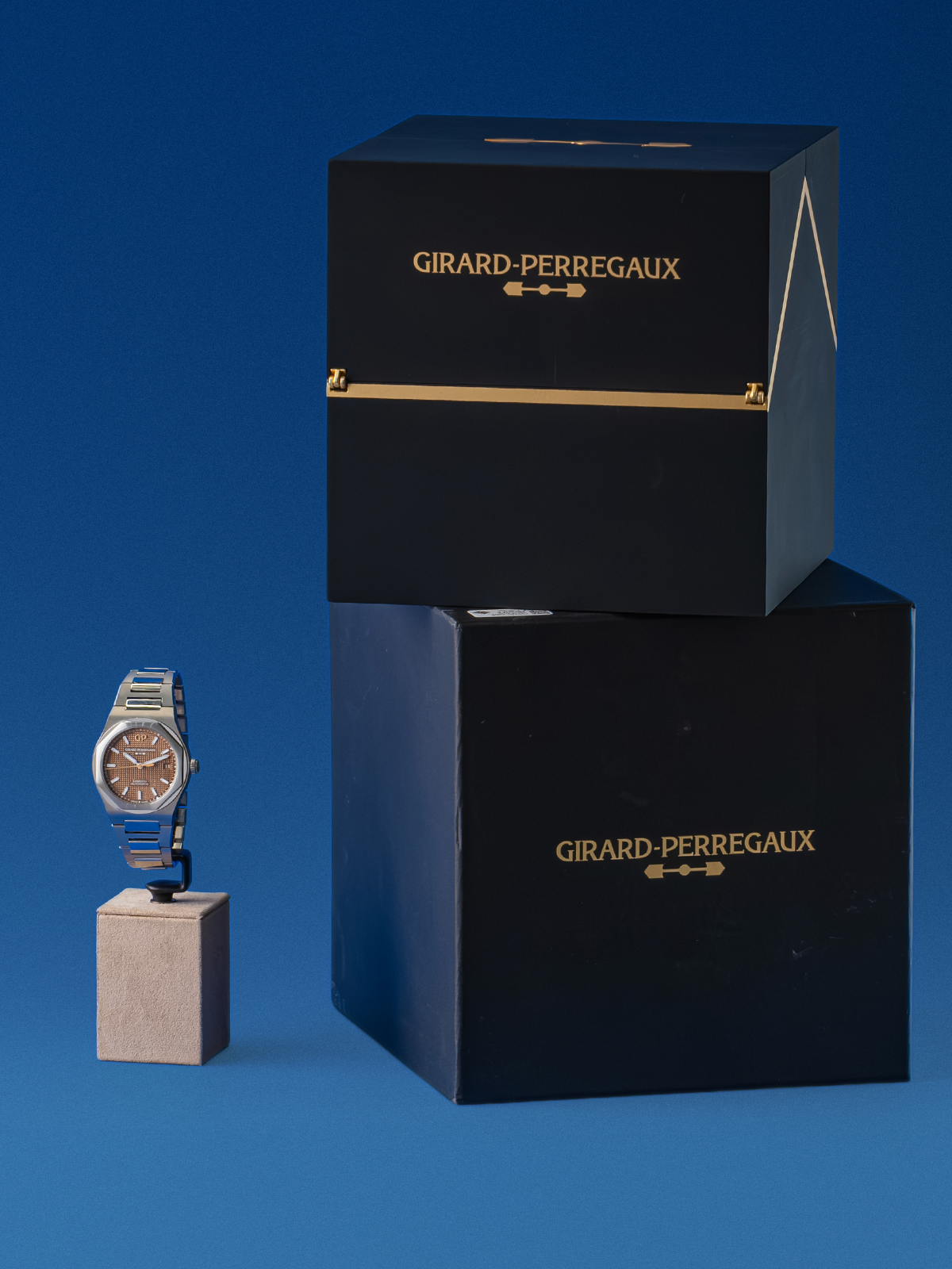 Girard-Perregaux Laureato, Copper, 38mm ref. 81005-11-3154-1CM Full Set de 2026
