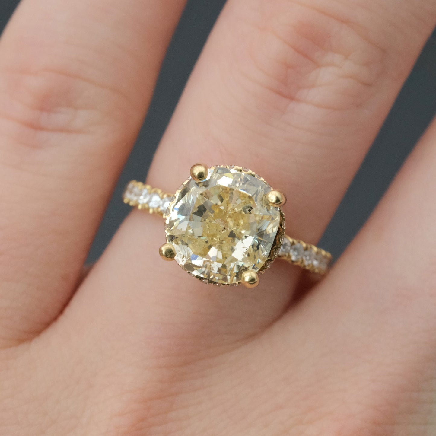 Anillo 4.13CT SI3 Diamante Natural Fancy Light Yellow Certificado EGL